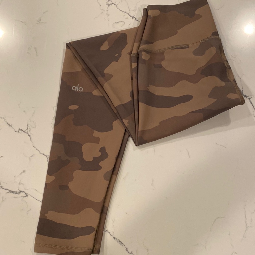 New Alo leggings, camo, size M